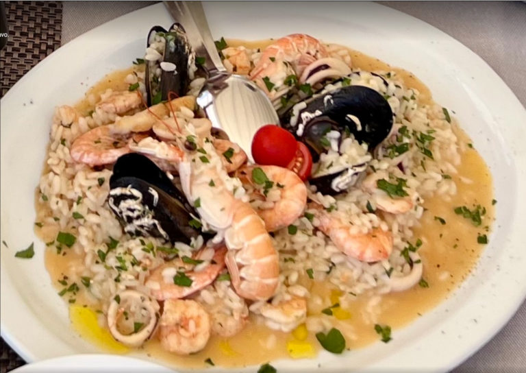 restaurant mat mussels shrimp rice